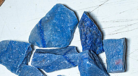 Quartzo Azul Bruto – Comunicação, Paz e Clareza Mental